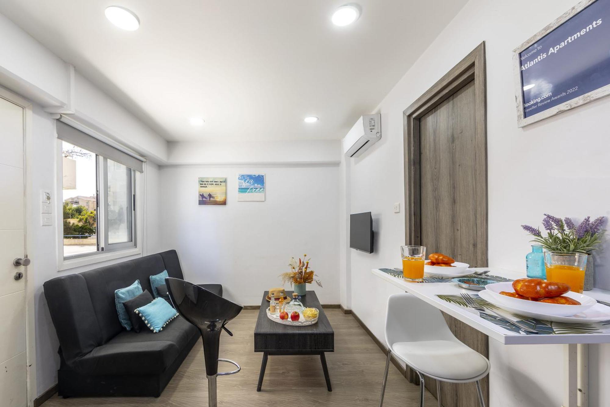 Atlantis Apartments 50M From Makenzy Seafront Ларнака Екстер'єр фото