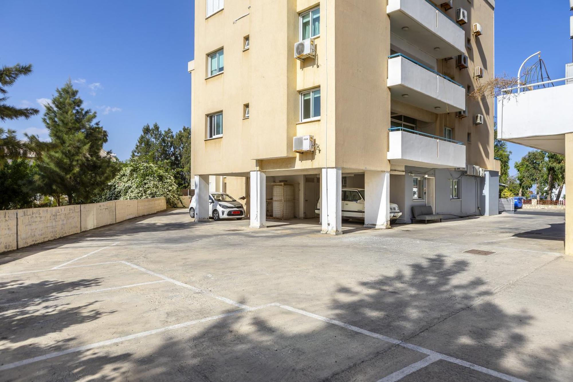 Atlantis Apartments 50M From Makenzy Seafront Ларнака Екстер'єр фото