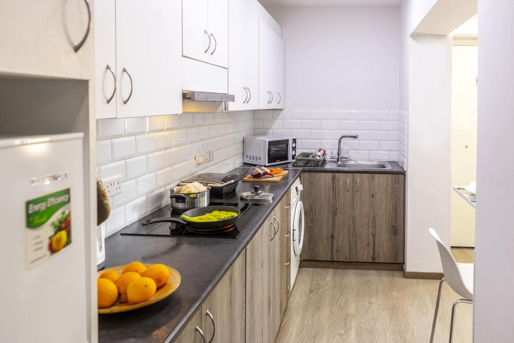 Atlantis Apartments 50M From Makenzy Seafront Ларнака Екстер'єр фото