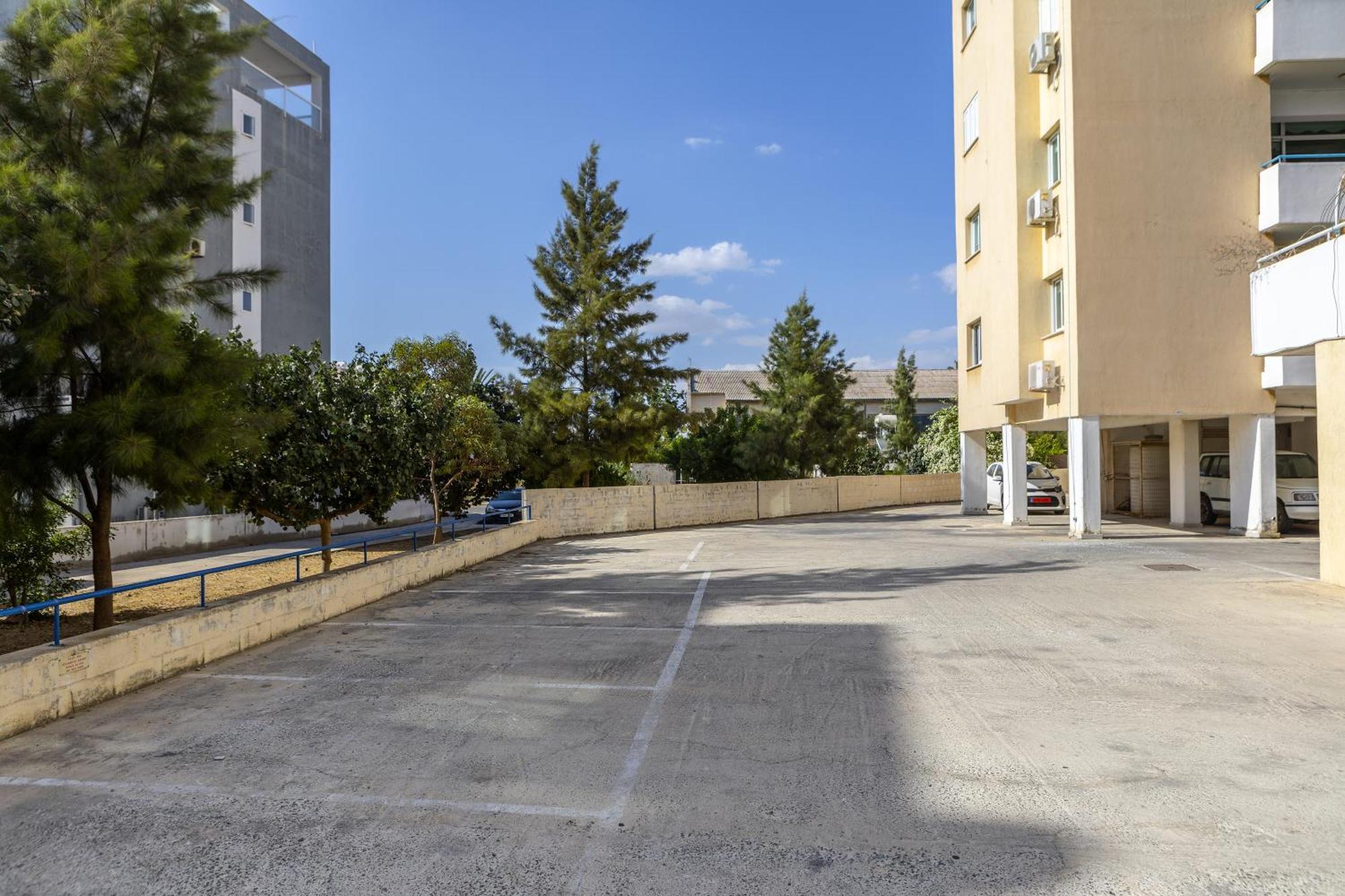 Atlantis Apartments 50M From Makenzy Seafront Ларнака Екстер'єр фото