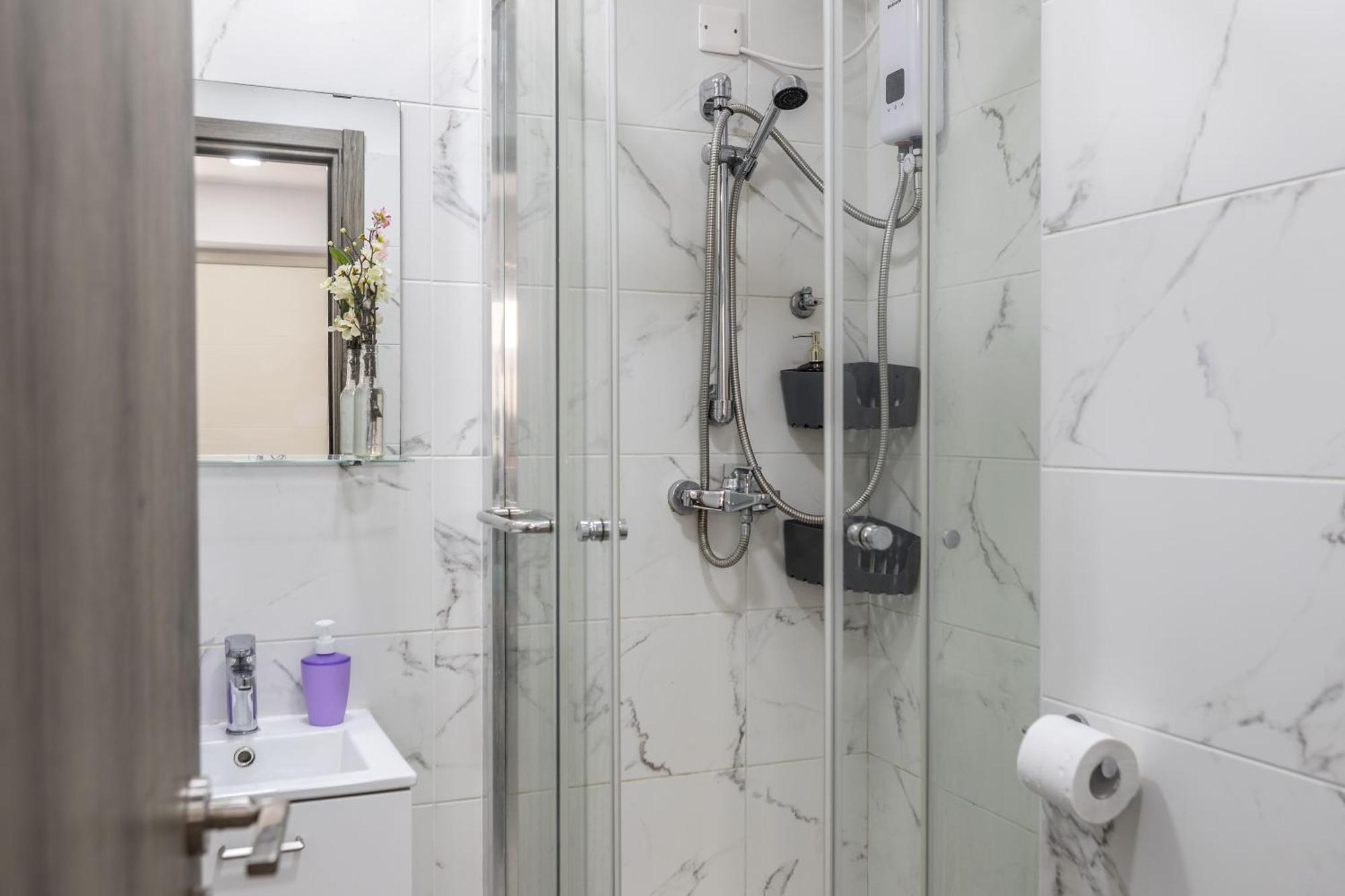 Atlantis Apartments 50M From Makenzy Seafront Ларнака Екстер'єр фото