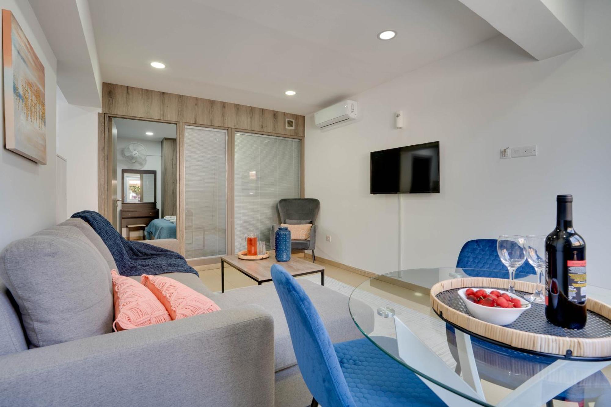 Atlantis Apartments 50M From Makenzy Seafront Ларнака Екстер'єр фото
