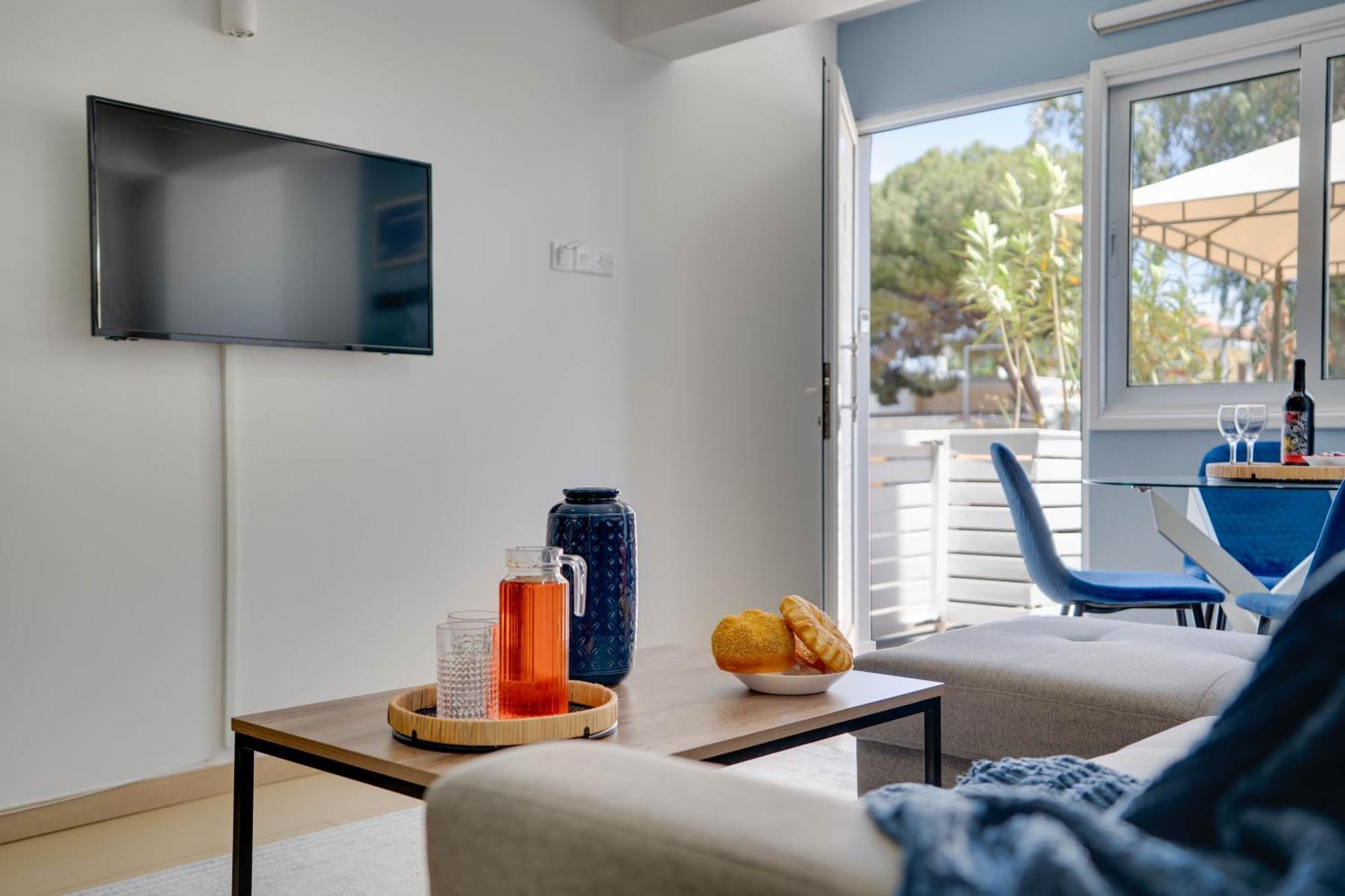 Atlantis Apartments 50M From Makenzy Seafront Ларнака Екстер'єр фото