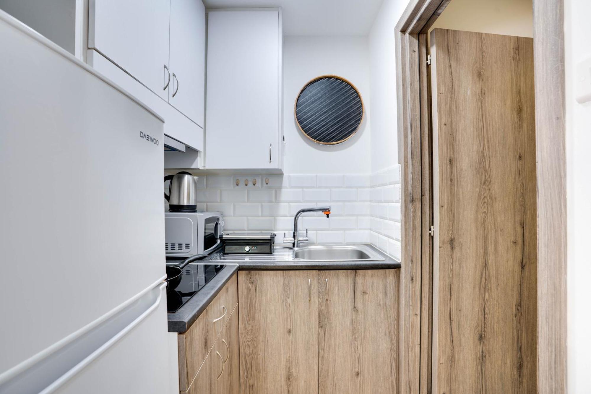 Atlantis Apartments 50M From Makenzy Seafront Ларнака Екстер'єр фото