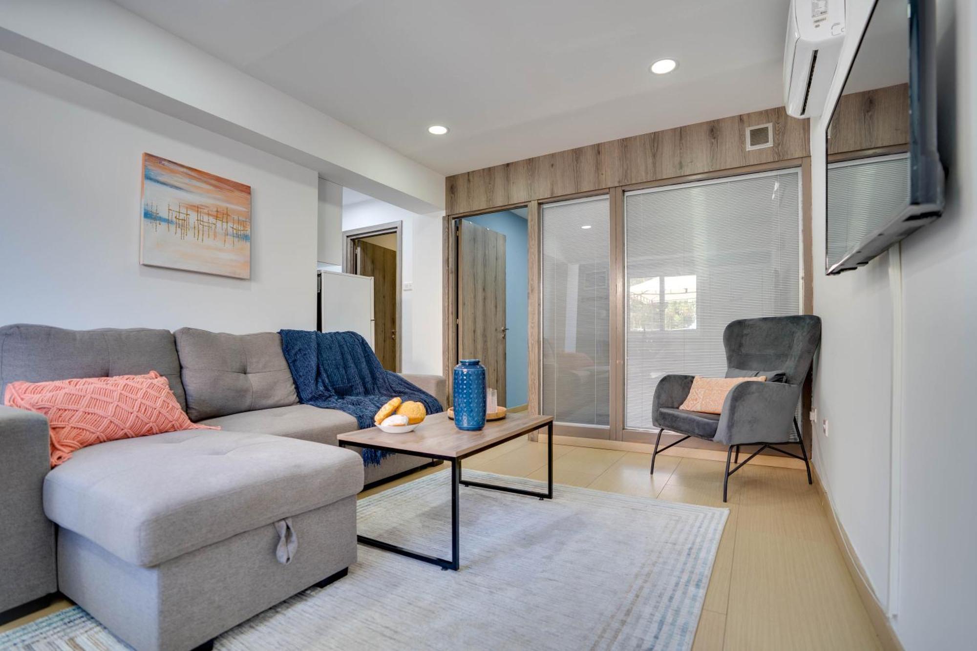 Atlantis Apartments 50M From Makenzy Seafront Ларнака Екстер'єр фото